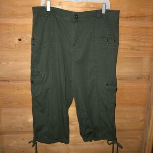 Khakis & Co Capri / pants / shorts With tie string leg opening Size 14 Green